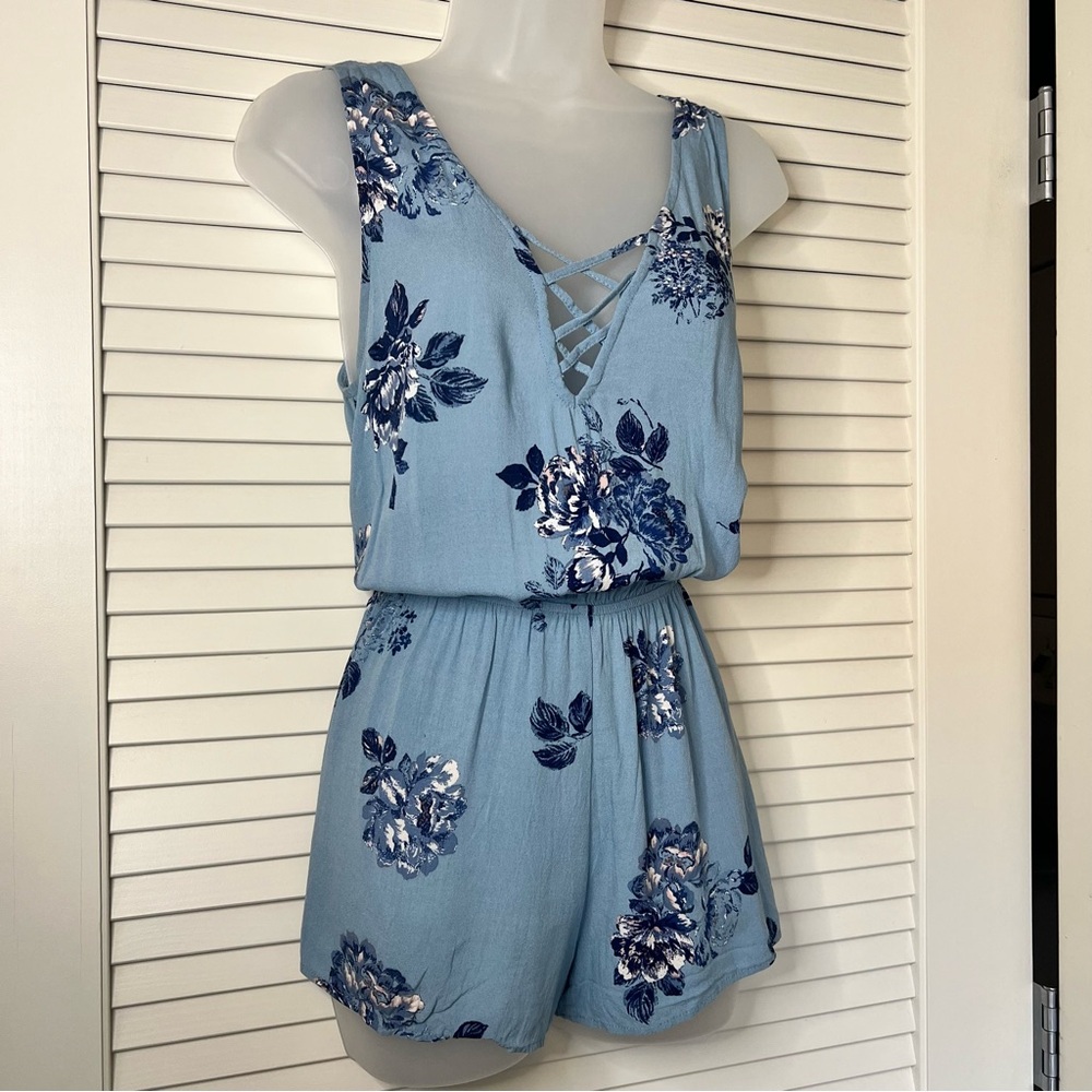 Kendall & Kylie Blue Floral Criss Cross Sleeveless Romper | Size: S